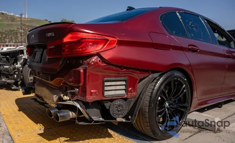 2018 BMW M5 z USA, uszkodzony, nr VIN WBSJF0C55JB283553